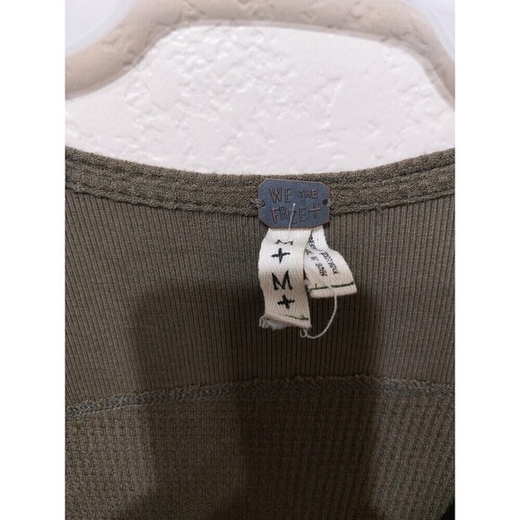 FREE PEOPLE We the free army green long sleeve flowy thumb hole size m - Picture 2 of 8